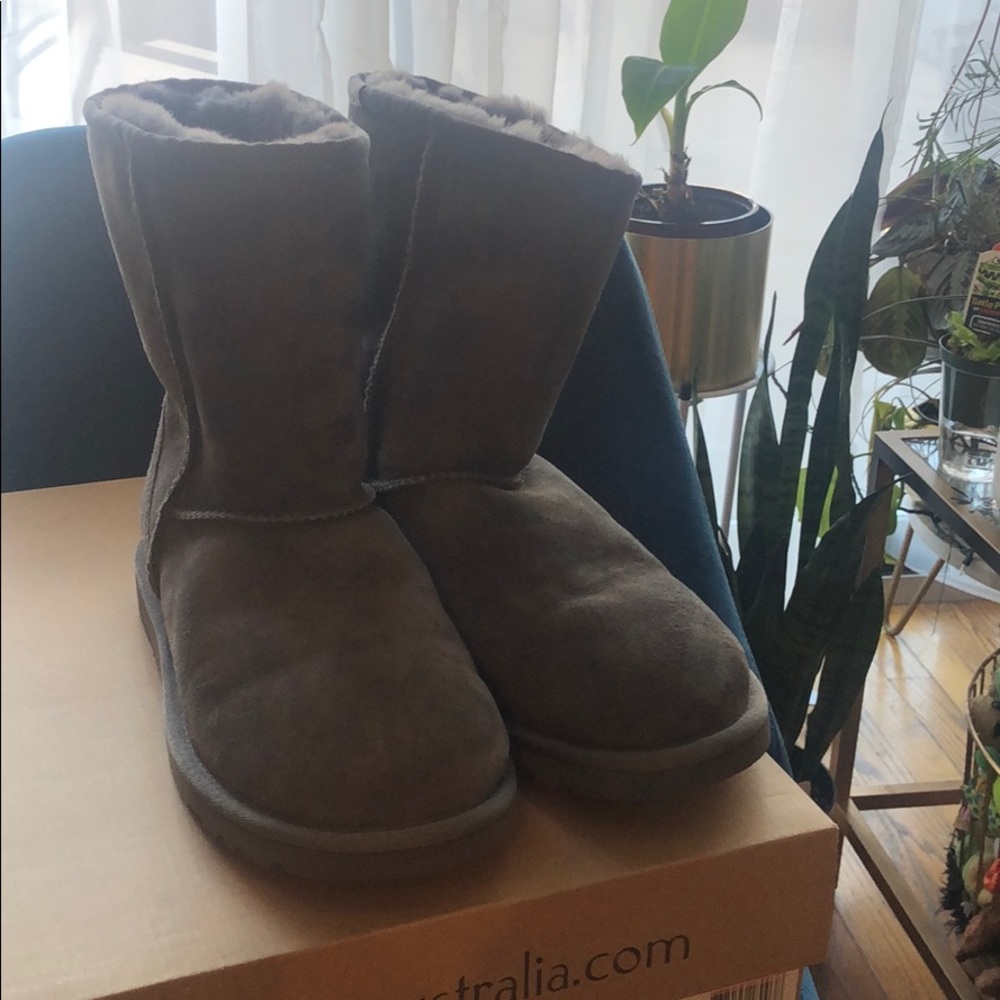 UGG classic short grey boot